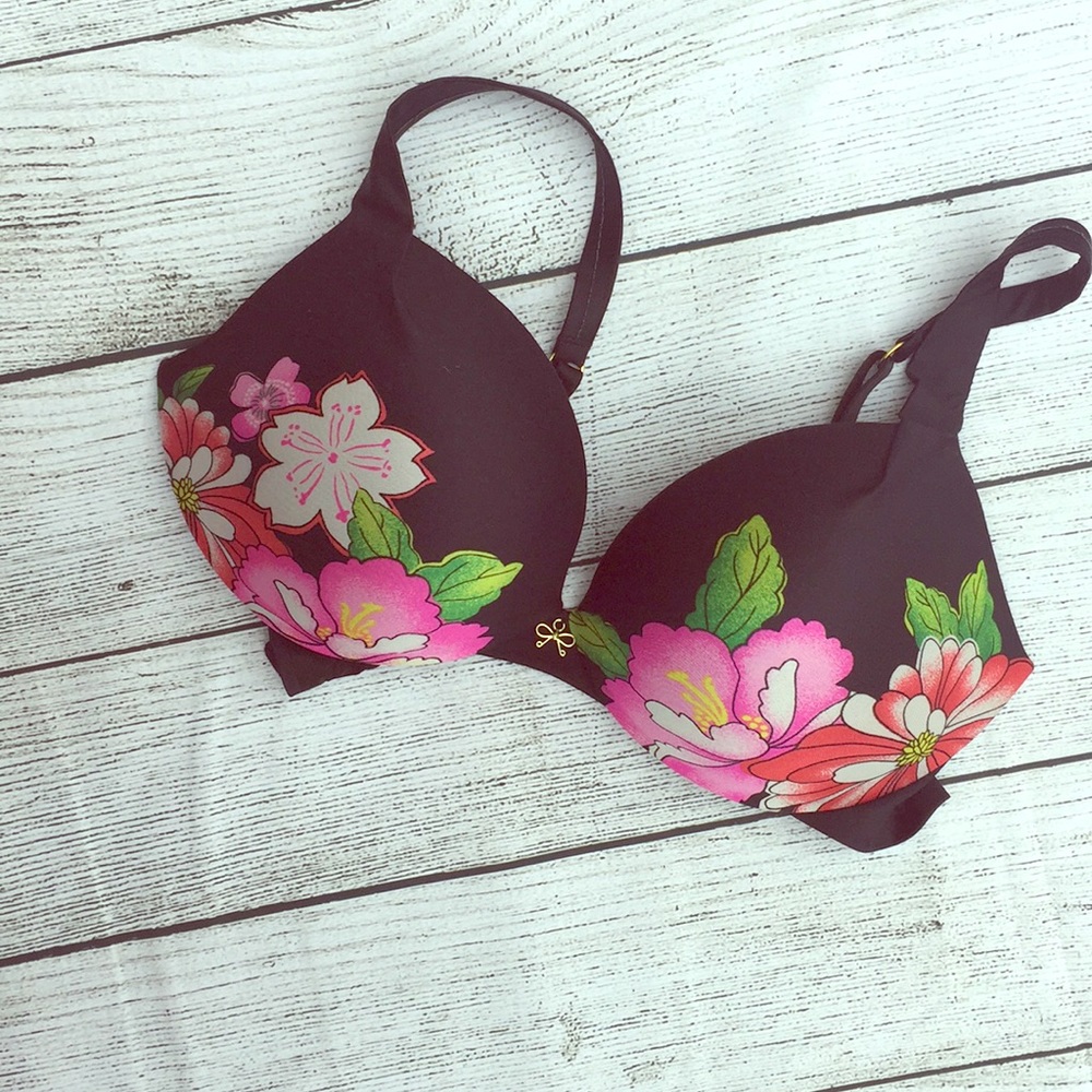 Black/ flower Victoria’s Secret bra